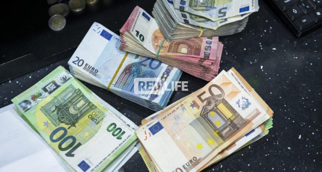 Dragi fete, doamnelor. 2024 este
