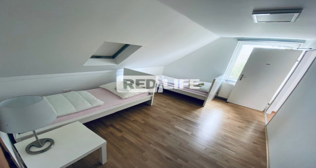 Acesta este jobul erotic potrivit